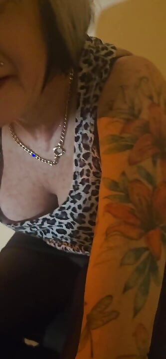 Sexy Hot Cougar GILF Wearing High Boots Gets Fucked