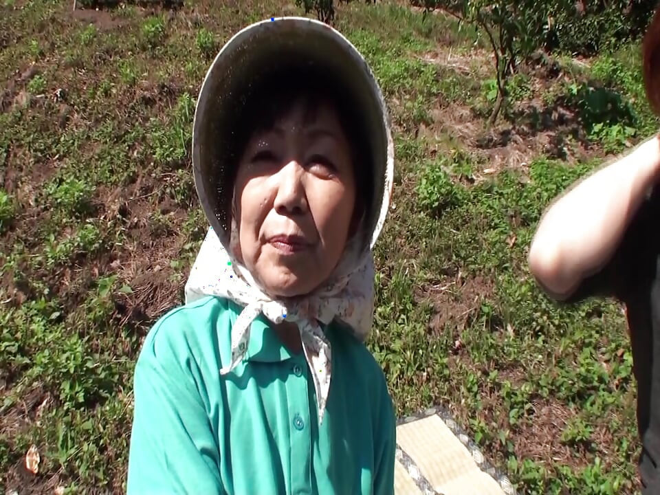 A076G11 A mature woman in her sixties is about to apply for AV. Nymphomaniac SEX in the shade of a tree in the forest!