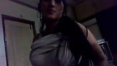 Real Pakistani  Milf Fuck Her Young Lover
