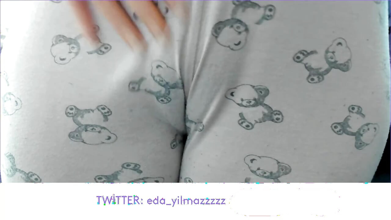 CAMELTOE- MASTURBATE WITH PAJAMA- RUBBING PUSSY WITH PAJAMA