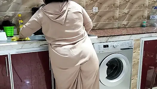 Egyptian Sharmota Get Her Pussy Wet in Kitchen Arabic Big Woman