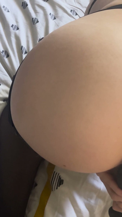 Siyah iç çamaşırıyla sextape, götünde plug ile | Bölüm 2