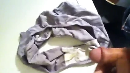 Karımın kirli külotu üzerinde sperm