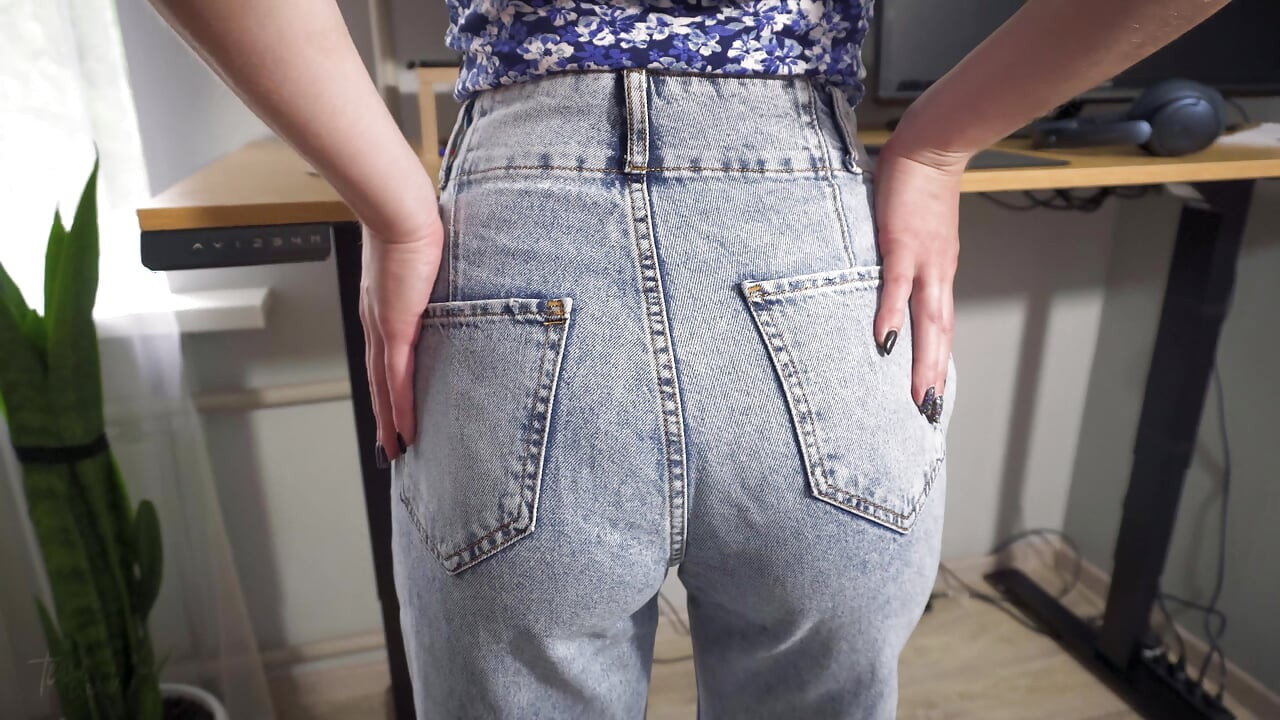 Milf Secretary In High Weist Jeans Teases Her Nice Butt