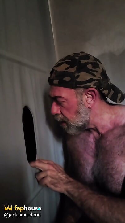 Gloryhole'da sakallı üvey baba