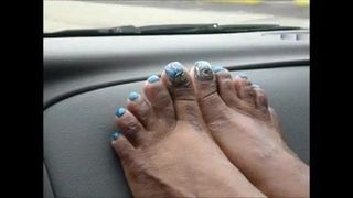 Negro milf azul las uñas de los pies