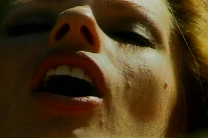 Platinum loiras gatas curtindo ação lésbica ao ar livre