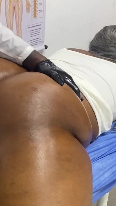 Gynecologist fucks grandma CULONA ended up giving her a lot of milk | Clip 1