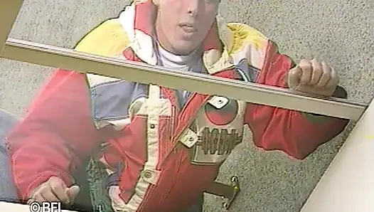 Lipstick pussies - Sonja in the bathroom