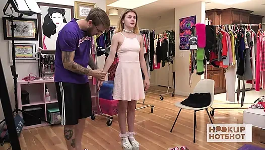 BTS - die blonde rosalyn sphynx liebt es, von einem zufälligen typen gefickt zu werden!