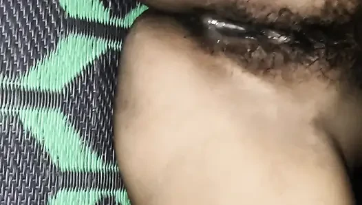 Kız arkadaşla yatak odasında ilk kez vahşi seks
