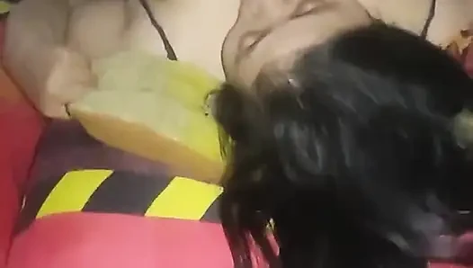 (Sensör yok) Ah tatmin olana kadar beni sikmek iyi hissettiriyor