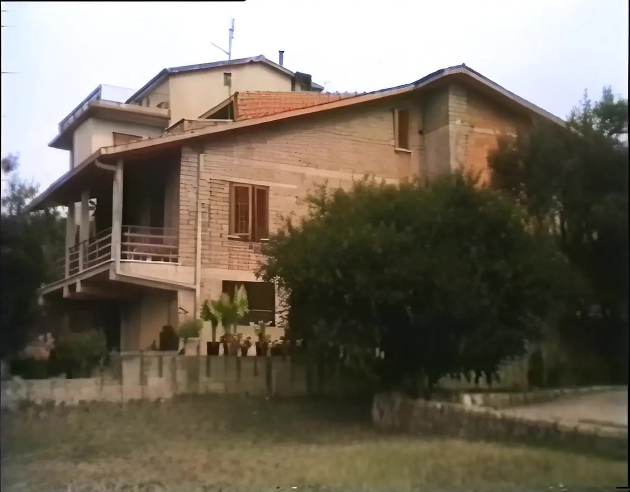 Rocco Siffredi干两个放荡的意大利女孩