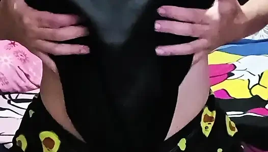 Istriku lagi asik masturbasi hot banget di depan kamera