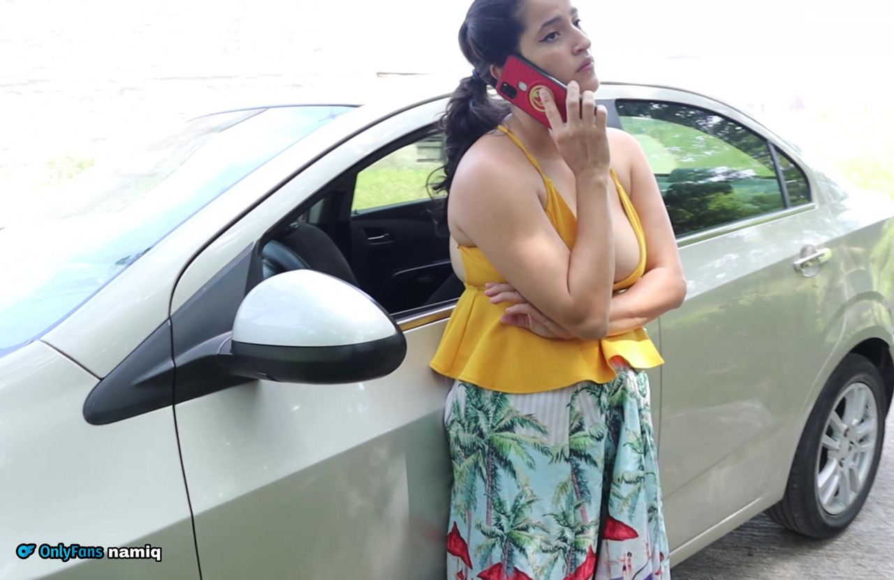 メカニックファック人妻はどこの真ん中で立ち往生