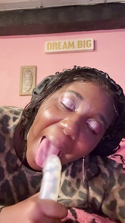 this girl boss is a freak!