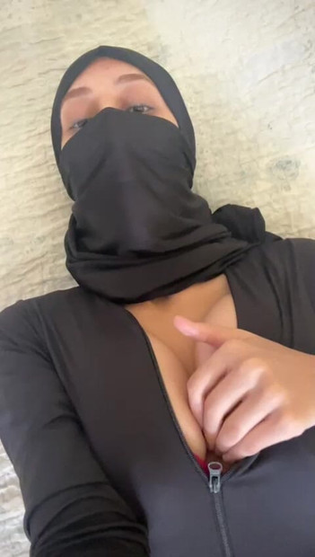 मेरे मुस्लिम स्तन तुम्हारे लिए उछलते हैं