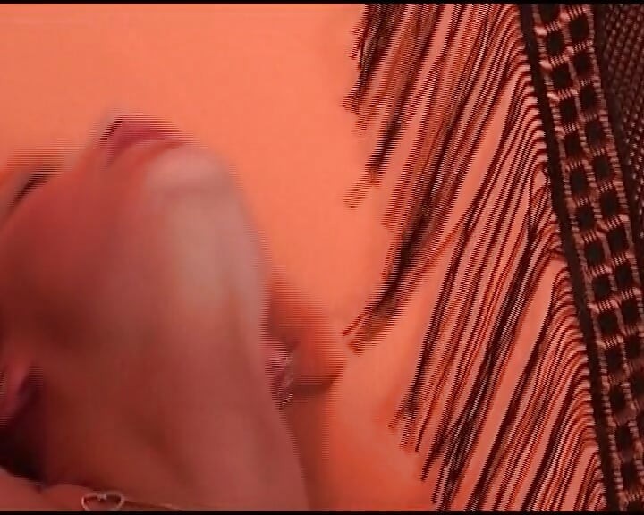 Memek gadis remaja imut jerman di-fingering sama pacarnya