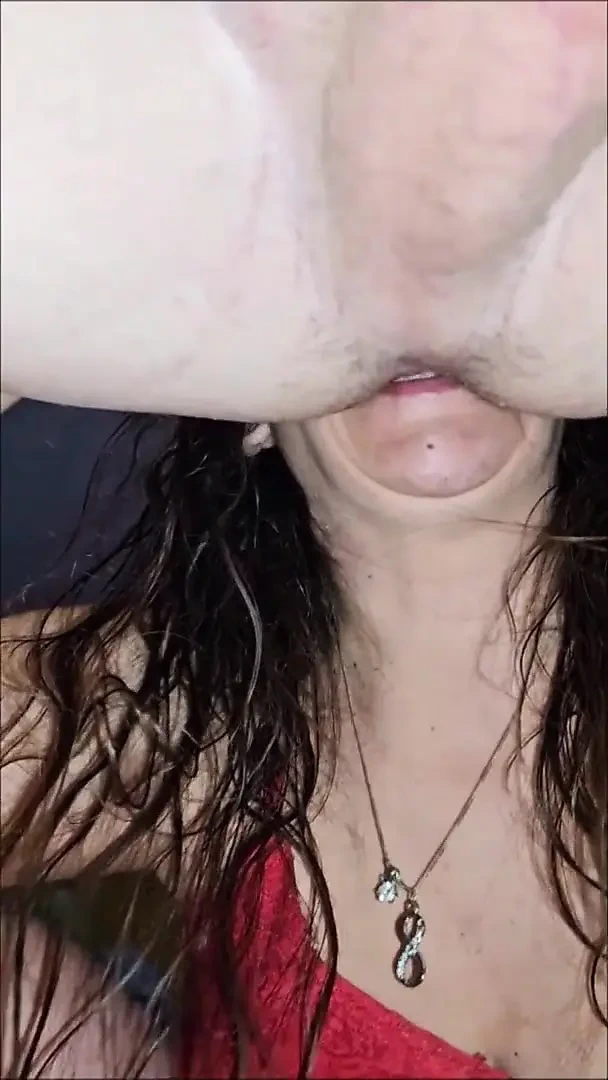 Con điếm liếm hậu môn của cô ấy