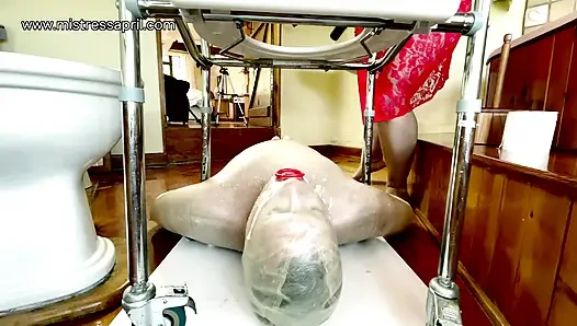 Dominatrix mistress April - Slaves morning duties