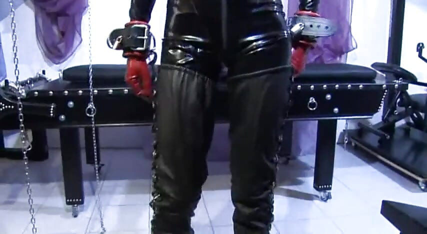 Trình bày về trói buộc khó khăn bdsm latex