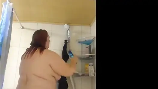 Beni izle, ateşli bir iri güzel kadın, duş al.