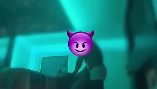 Sikilmeden Önce Twerk Yapmayı Seviyor
