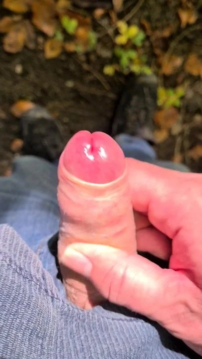 Wank and cum outdoors