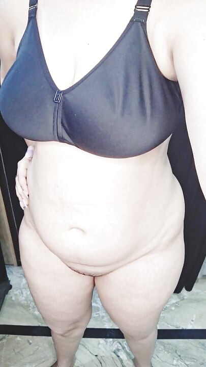 สาว Desi Bangali หลังเลิกเรียนโดนเย็ดด้วยนิ้วในห้องน้ํา