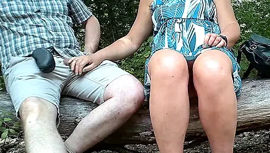 Handjob im freien im park bei heißem wetter