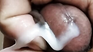 Viral teen handjob in comfort room