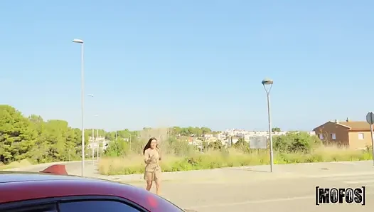 Mofos - si mungil martina smeraldi dientot habis-habisan di taman umum