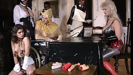 Beş büyük memeli azgın birbirleriyle seks yapmakla tatmin oldu