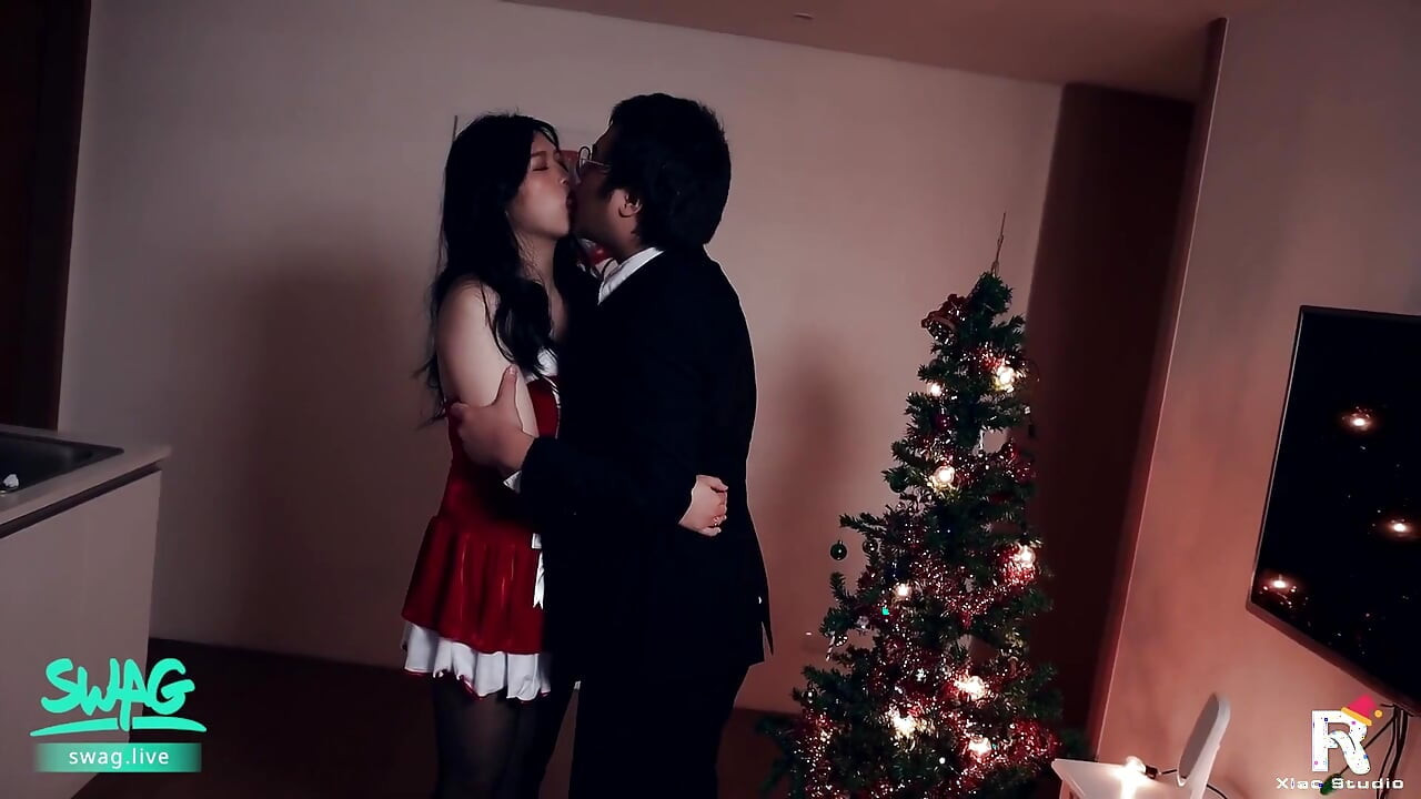Horny Asian Girl Begs to Suck Dick and Get Fucked Hard for Xmas