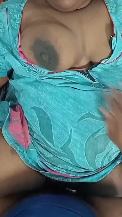 Momento emocional de "Casais indianos tamil sexo quente no quarto"