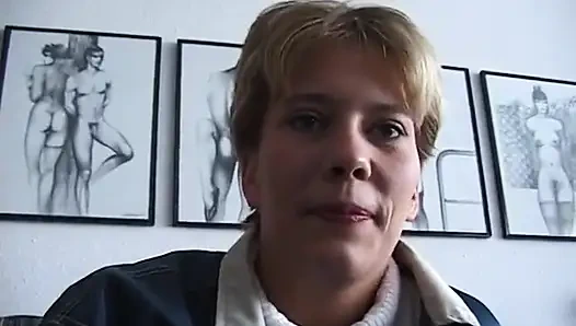 Blonde skank fingering