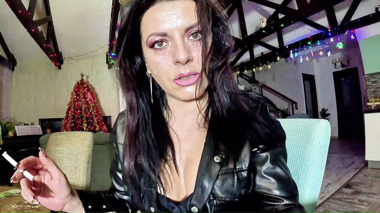 פילגש מעשנת עור שולטת בזין שלך. POV JOI דיבורים מלוכלכים והשפלת עשן