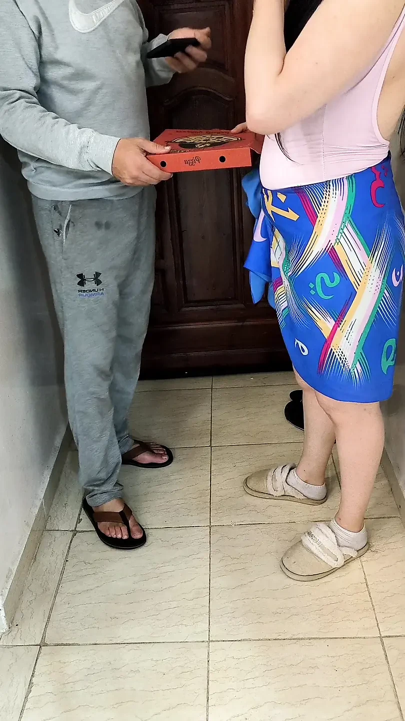 阿拉伯人妻和Livrour Pizza