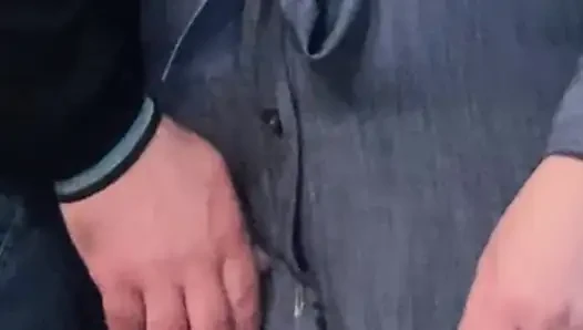 Omg!!! Yabancının kirli parmakları amcığını ovuyor