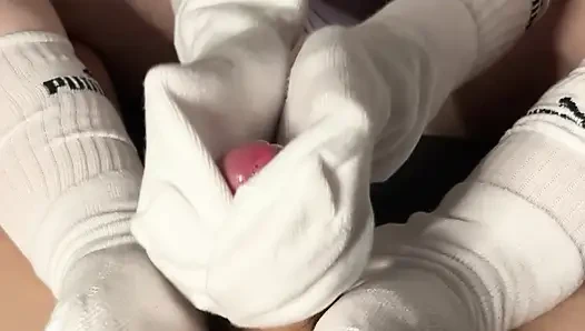 A pair on your feet, a pair on your hands... and everything changes