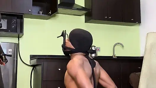 Nijeryalı Dominatrix Havi Tarafından CBT