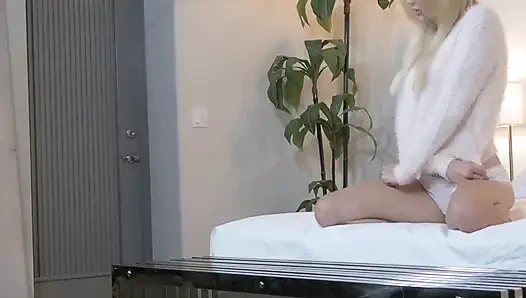 Горячая мастурбация для горячей грязной блондинки