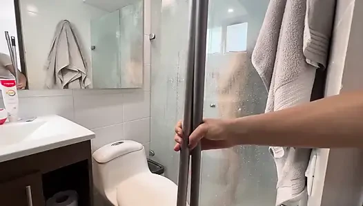 Aksi hot lesbian lesbian yang lagi asik mandi bareks di antara lesbian- lesbian yang lagi mandi