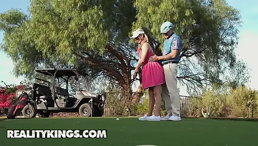 REALITY KINGS - урок гольфу блондинки Summer Vixen становится диким с сосанием большого члена, сексом в тележке и сочный камшот на лицо