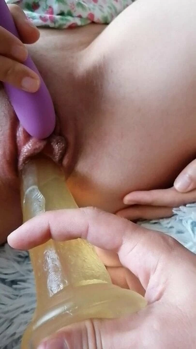 Purvo si igraq s dildoto boli q golqm I e
