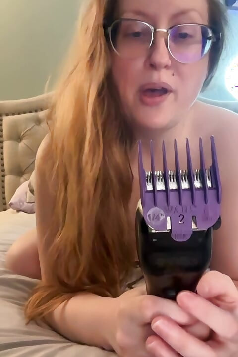 Corte de cabelo, eu cortei pontas enquanto eu falo sobre raspar tudo
