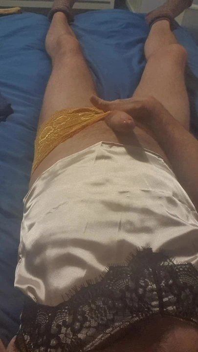 Noi chiloți sexy și clitorisul meu mic