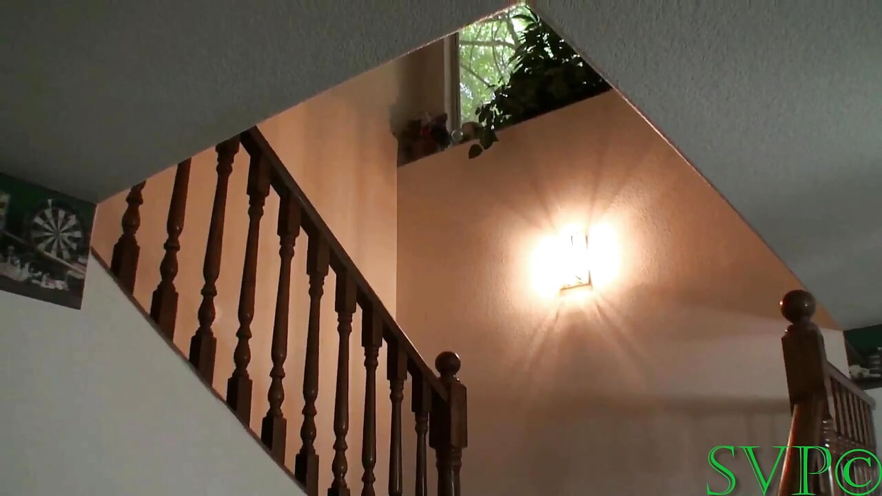 Cougar MILF και θετή κόρη παίζουν με τον φίλο