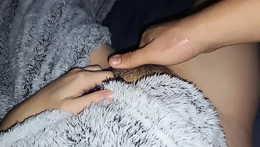 Tetanggaku ngentot aku di ranjang suamiku