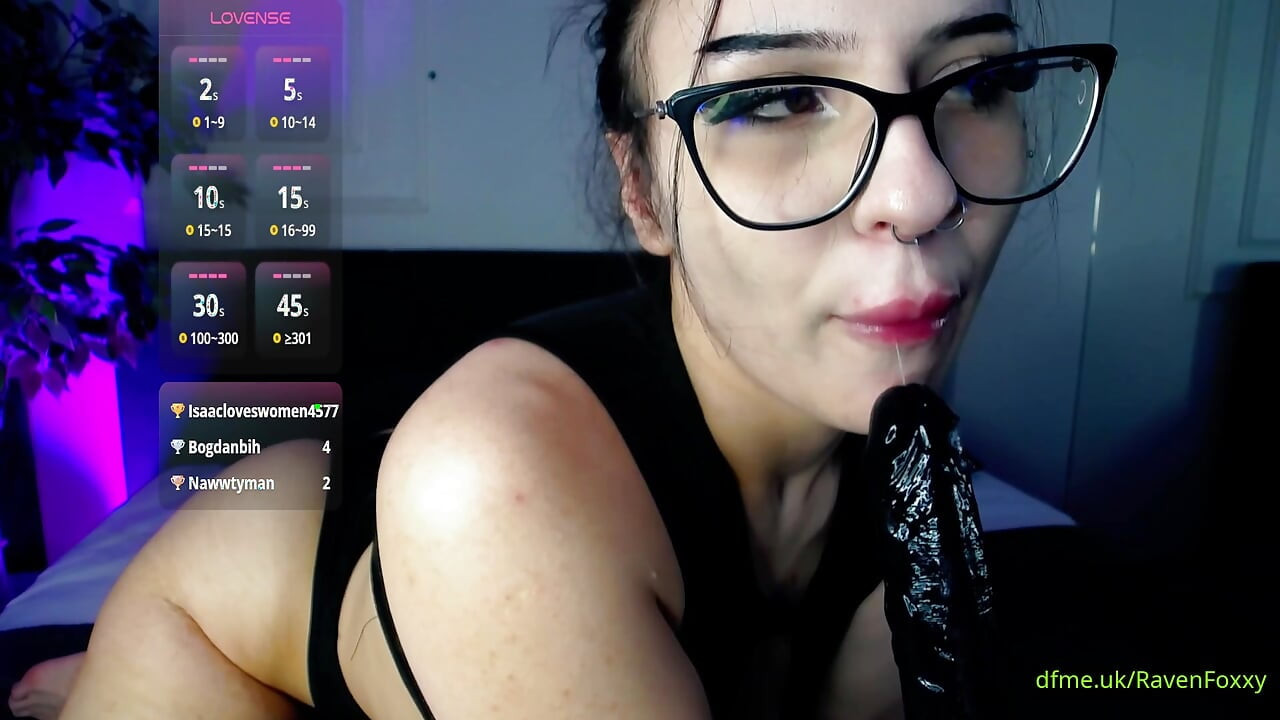 Ravenfoxxy змушує це відчувати себе дуже приватним моментом